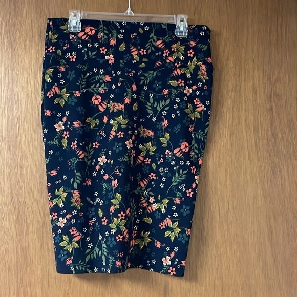 size med floral LulaRoe Cassie pencil skirt - Picture 5 of 5